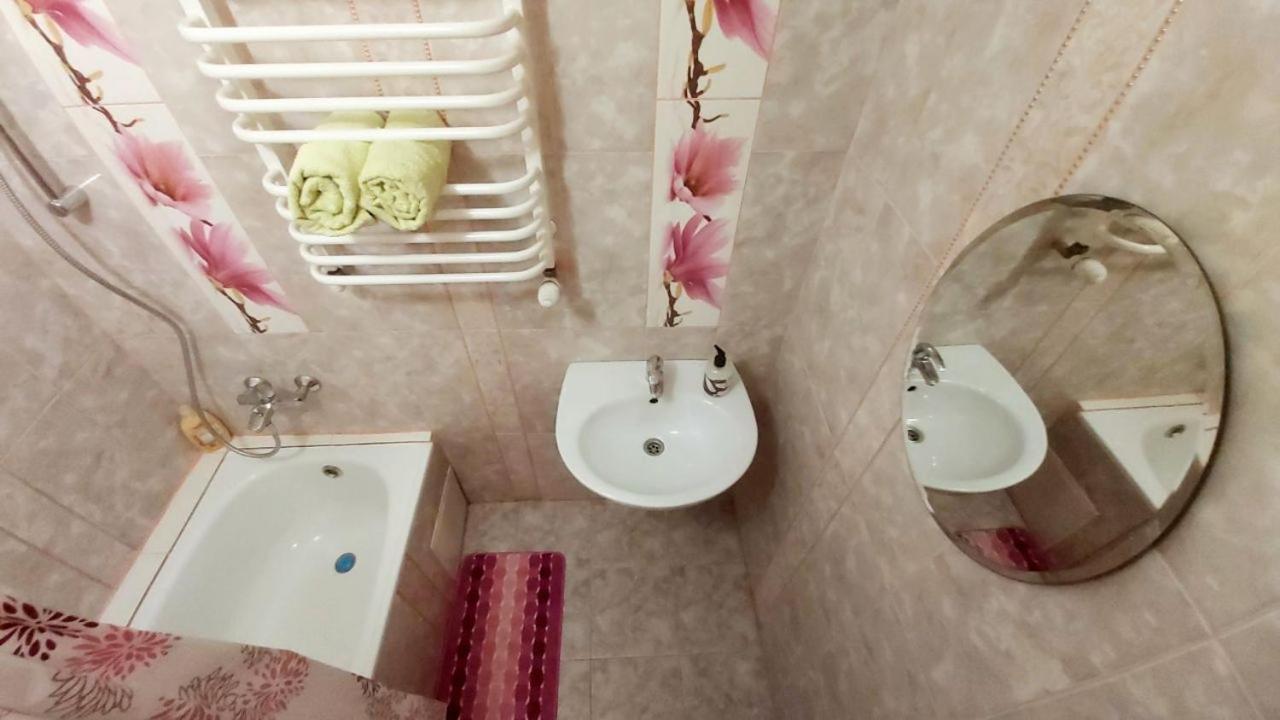 Айстра Appartement Lviv Buitenkant foto
