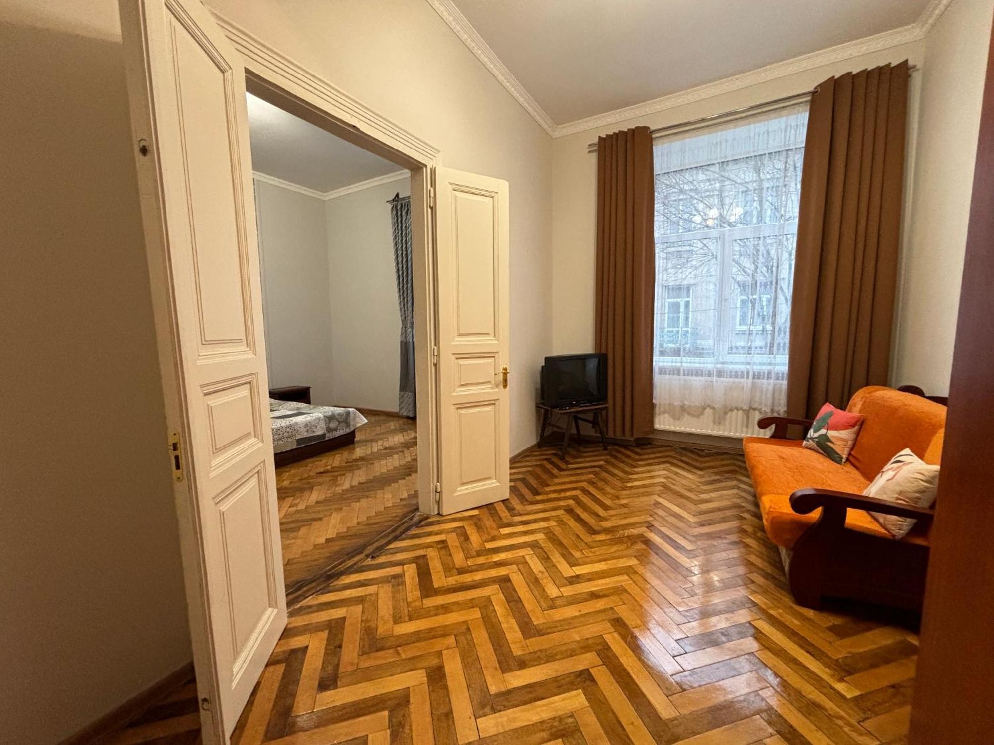 Айстра Appartement Lviv Buitenkant foto